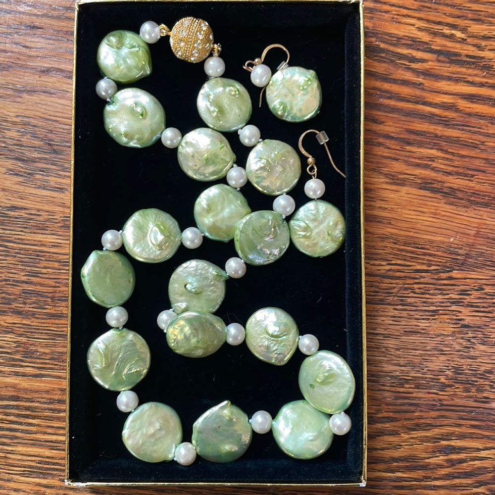 Coin Pearl & Pearl hand made necklace & earring set. New!